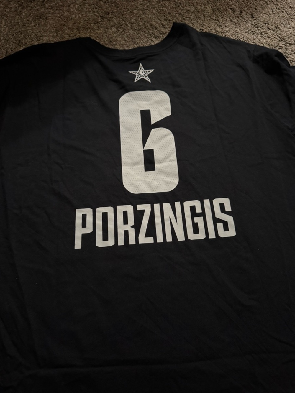 Nike Black New York Knicks Graphic Tee with Red Star Accents - Picture 4 of 6